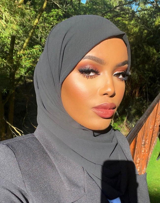 Meskipun tidak menang, Khdijah tetap bangga sudah menorehkan sejarah. Aku memiliki kesempatan terbaik di panggung Miss World untuk merepresentasikan tidak hanya negaraku tapi juga sebagai wanita berhijab dan gadis sepertiku. Aku sangat bersyukur membuat ini menjadi langkah besar dalam sejarah. Hari ini sejarah telah dibuat. Hari ini kami menunjukkan kepada dunia bahwa wanita berhiab dan semua gadis bisa melakukannya juga. Ini menjadi awal dari permulaan untuk sejarah lainnya, ungkapnya di Instagramnya. Foto: Dok. Instagram @khadija.omarr