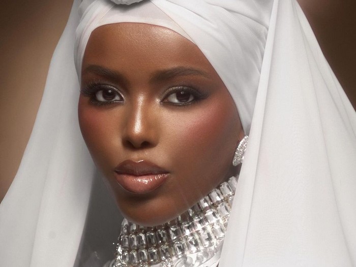 Foto Khadija Omar, kontestan berhijab pertama di ajang Miss Universe