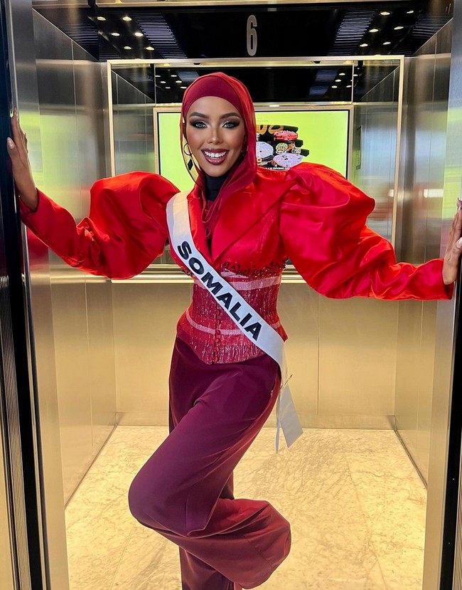 Khadijah lahir di kamp pengungsi Hagadera, Kenya, yang dikelola oleh Kantor Lapangan UNHCR Alinjugur. Pada usia 10 tahun, dia dan keluarganya bermigrasi ke Kanada untuk mencari kehidupan yang lebih baik.   Foto: Dok. Instagram @khadija.omarr
