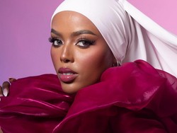 Foto: 10 Gaya Khadija Finalis Berhijab Pertama di Miss Universe