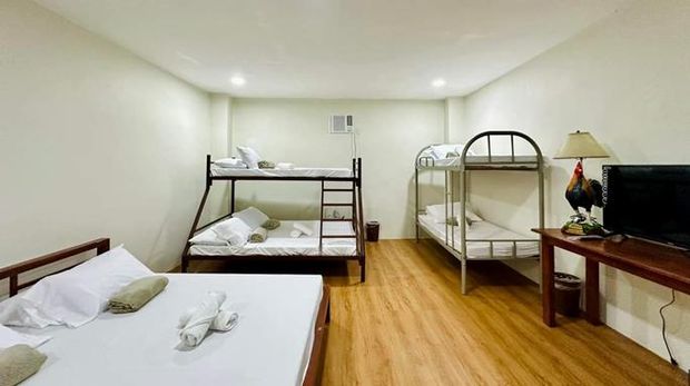 Hotel Berbentuk Ayam Raksasa di Filipina