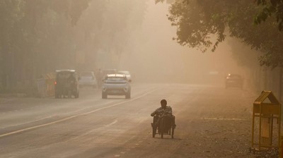 India Dikepung Polusi dan Kabut Asap Berbahaya