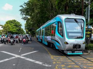 Intip Uji Coba Trem Otonom Bertenaga Baterai di Solo