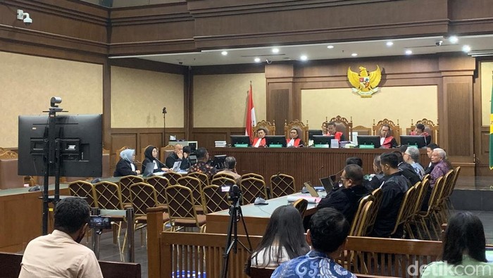 Jaksa menghadirkan ahli hukum keuangan negara, Siswo Suryanto, dalam sidang kasus dugaan korupsi pengelolaan timah. (Mulia/detikcom).