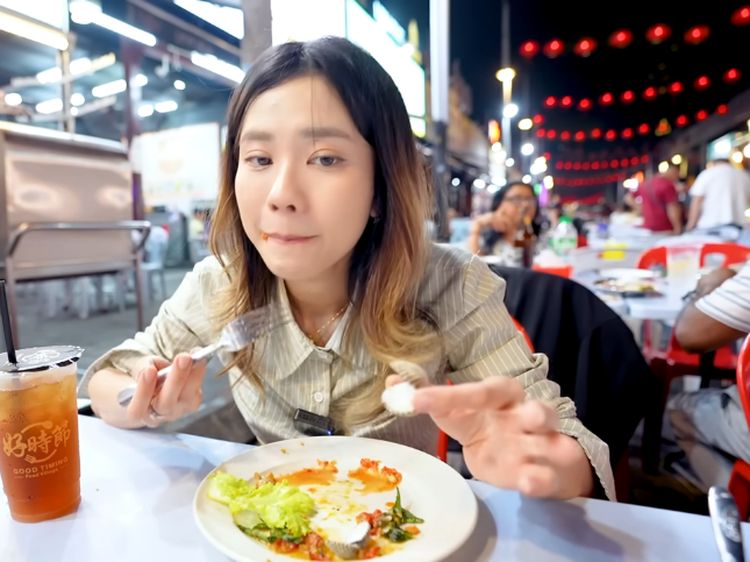 Seru! Jessica Jane Jajan Es Susu Kedelai hingga Nasi Claypot di Malaysia