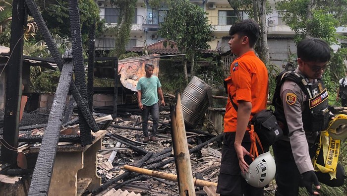 Kebakaran lapak penjual tanaman hias di Bogor