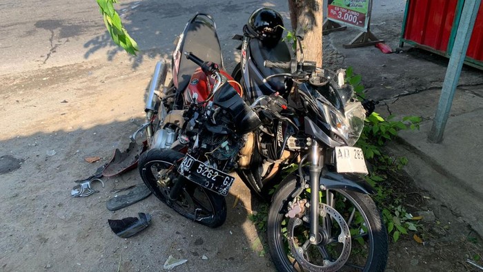 Kondisi salah satu sepeda motor yang terlibat tabrakan di  Desa Sendang, Wonogiri, Kamis (7/11/2024).