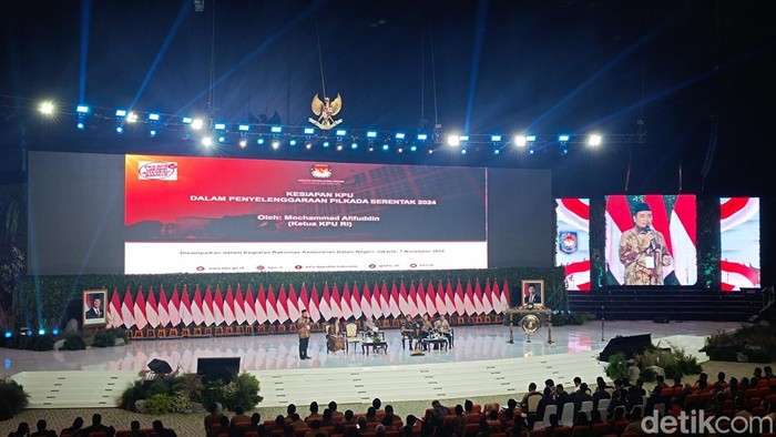 Ketua KPU RI Muhammad Afifuddin dalam Rakornas Pemerintah Pusat dan Daerah di Sentul, Bogor