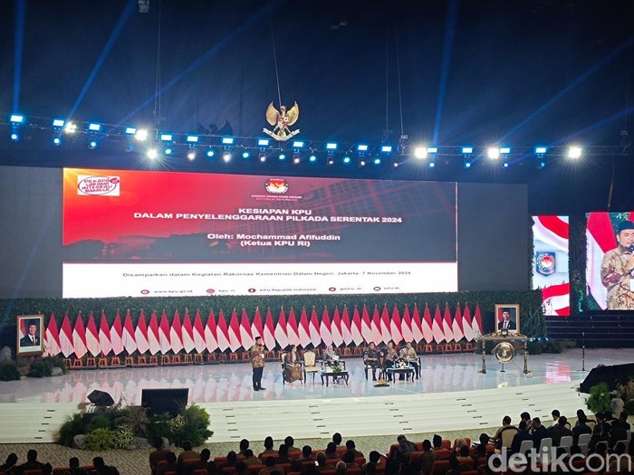 Ketua KPU RI Muhammad Afifuddin dalam Rakornas Pemerintah Pusat dan Daerah di Sentul, Bogor