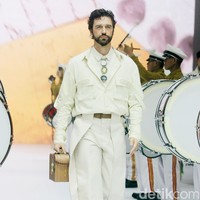 Inilah koleksi tebaru Danjyo Hiyoji di Jakarta Fashion Week 2025, di City Hall, Pondok Indah mall 3, Jakarta Selatan. Dana Maulana desainer Danjyo Hyoji menawarkan koleksi dengan potongan dan warna klasik namun unik serta busana dengan gaya yang lebih edgy dan eksperimental.. Foto: Mohammad Abduh/detikcom.