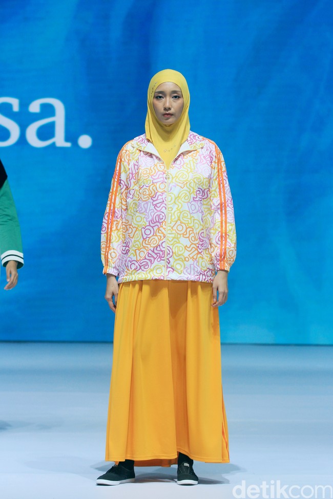 Si.Se.Sa. menggelar fashion show tunggal untuk merilis koleksi terbarunya dalam fashion show bertajuk di Hotel Ritz Calton, Pacific Place, Jakarta, Rabu [6/11/2024]. Koleksi ini ada yang menggunakan bahan dari kulit jagung yang ramah lingkungan.  Foto: Mohammad Abduh/detikcom.