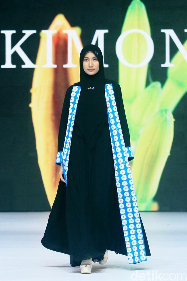 Si.Se.Sa. menggelar fashion show tunggal untuk merilis koleksi terbarunya dalam fashion show bertajuk di Hotel Ritz Calton, Pacific Place, Jakarta, Rabu [6/11/2024]. Koleksi ini ada yang menggunakan bahan dari kulit jagung yang ramah lingkungan.  Foto: Mohammad Abduh/detikcom.
