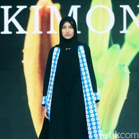 Si.Se.Sa. menggelar fashion show tunggal untuk merilis koleksi terbarunya dalam fashion show bertajuk di Hotel Ritz Calton, Pacific Place, Jakarta, Rabu [6/11/2024]. Koleksi ini ada yang menggunakan bahan dari kulit jagung yang ramah lingkungan.  Foto: Mohammad Abduh/detikcom.
