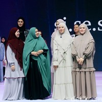 Si.Se.Sa. menggelar fashion show tunggal untuk merilis koleksi terbarunya dalam fashion show bertajuk di Hotel Ritz Calton, Pacific Place, Jakarta, Rabu [6/11/2024]. Koleksi ini ada yang menggunakan bahan dari kulit jagung yang ramah lingkungan. Foto: Mohammad Abduh/detikcom.