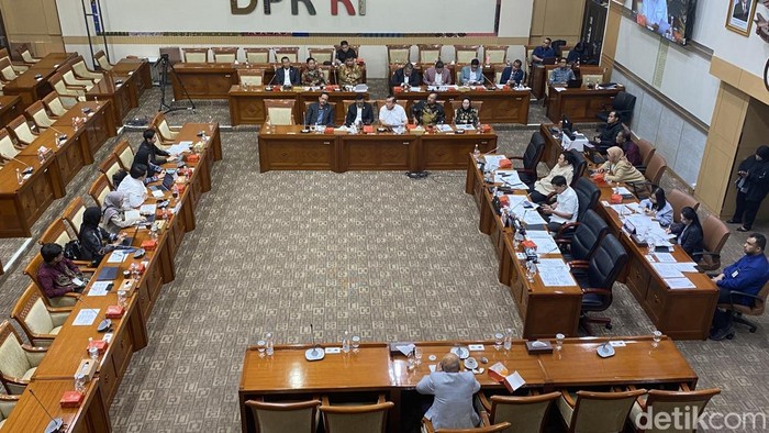 Komisi III DPR RI mengundang Institute for Criminal Justice Reform (ICJR) dalam penyusunan RUU untuk diusulkan masuk Prolegnas. ICJR mengusulkan revisi 8 UU. (Firda CA/detikcom)
