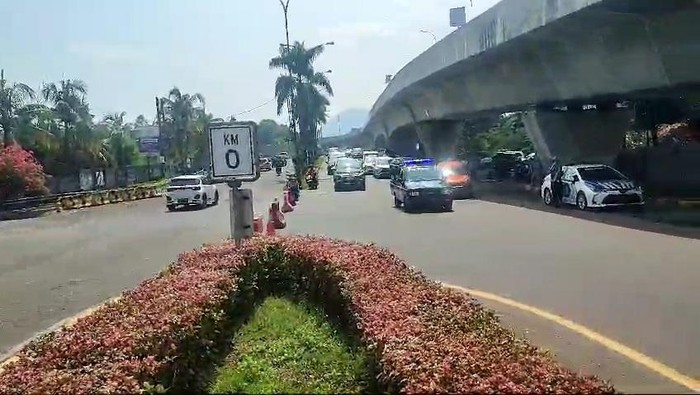 Lalulintas di Tol Bogor Outo Ring Road (BORR) sempat mengalami kepadatan jelang Gerbang Tol Sentul Bogor, Jawa Barat