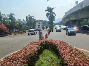 Lalin Arah Sentul Sempat Macet, Kendaraan Mundur di Tol BORR Hindari Antrean