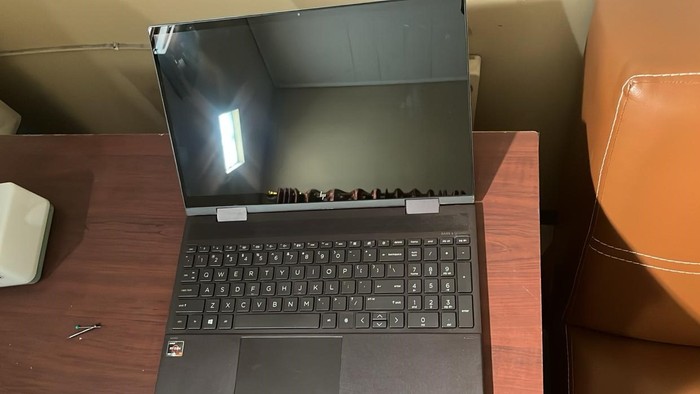 Laptop milik penumpang bus Rosalia Indah yang hilang lalu berhasil ditemukan.