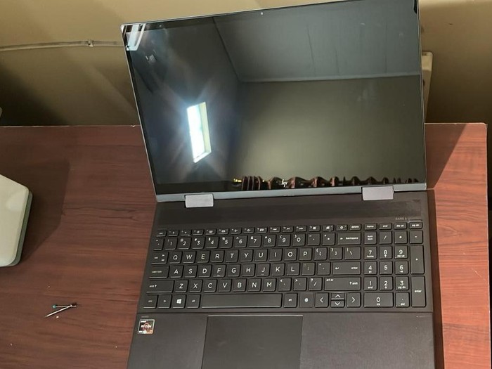 Laptop milik penumpang bus Rosalia Indah yang hilang lalu berhasil ditemukan.