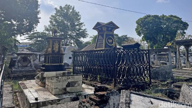 Makam Peneleh Surabaya