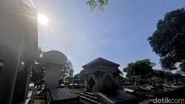 Makam Peneleh Surabaya