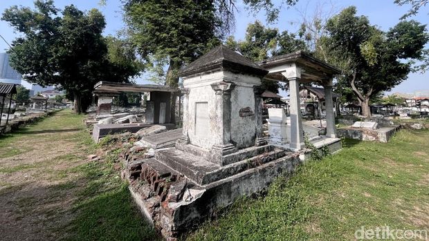 Makam Peneleh Surabaya