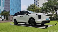 Sebagai permulaan, Maxus Mifa 7 akan berstatus impor utuh atau completely built up (CBU) dari China. Namun, dalam waktu dekat, unitnya akan dirakit lokal di Indonesia. Foto: Septian Farhan Nurhuda / detikOto