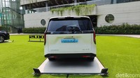 Maxus Mifa 7 diposisikan sebagai adik kandung Mifa 9. Kendaraan tersebut juga punya nilai keamanan ENCAP bintang lima.  Foto: Septian Farhan Nurhuda / detikOto
