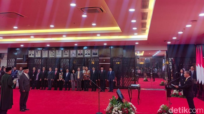 Menteri ESDM Bahlil Lahadalia Lantik Djoko Siswanto Jadi Kepala SKK Migas