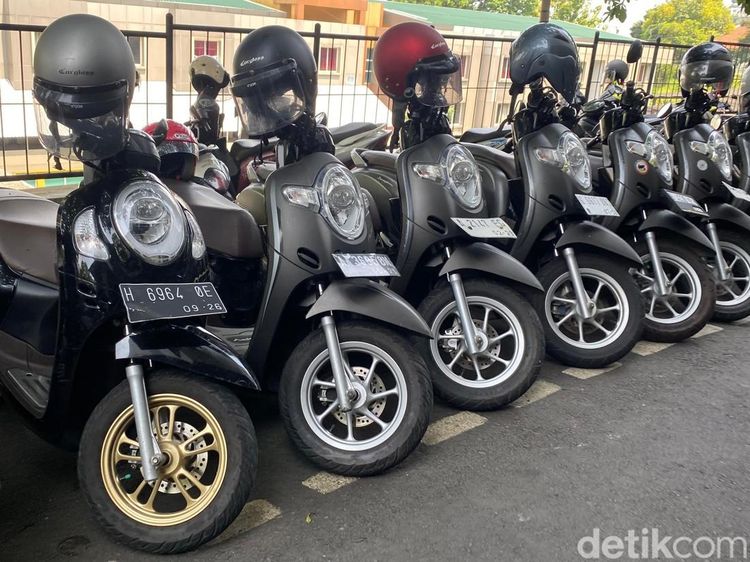 Potret Rapinya Deretan Motor di Parkiran FK Unnes yang Lagi Viral