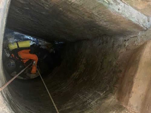 Proses evakuasi seorang nenek di Buleleng yang terjatuh dari sumur, Kamis (7/11/2024). (Basarnas Bali)