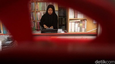 Bertahan di Era Modern ala Pedagang Buku Palasari Bandung