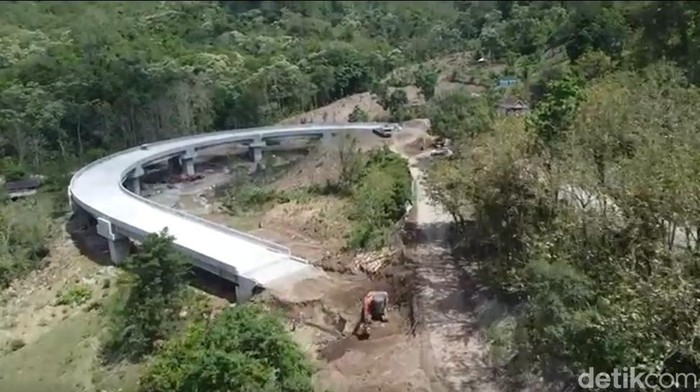 Pembangunan jalan layang (elevated road) di Poros Maros-Bone.