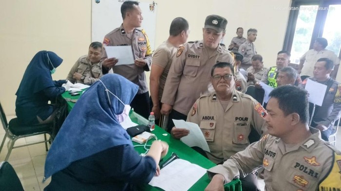 Pememriksaan kesehatan anggota Polres Pasuruan jelang pelaksanaan Pilkada 2024