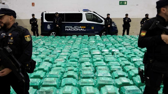 Spanish police display the 13 tons of cocaine, which was seized at the Algeciras port, hidden in banana shipments after it was transported in a container from Ecuador, at the port in Algeciras, Spain, November 6, 2024. REUTERS/Jon Nazca
