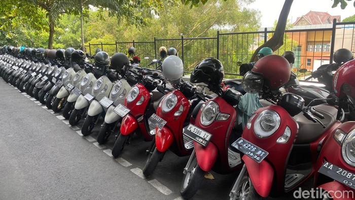 Penampakan motor tertata rapi di pakiran FK Unnes, Semarang, Kamis (7/10/2024)