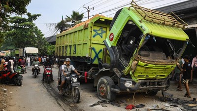 Penampakan Truk Tanah yang Dirusak Warga Tangerang Usai Tabrak Bocah