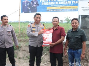 Polisi Blitar Kota Salurkan Bantuan Sumur-Pompa Irigasi ke Petani