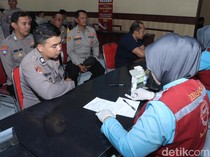 Amankan Pilkada 2024, Ratusan Personel Polres Blitar Kota Cek Kesehatan