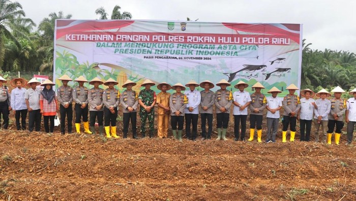 Polres Rokan Hulu menggelar tanam jagung demi menyukseskan program Asta Cita Presiden Prabowo Subianto. (Dok Polres Rohul)