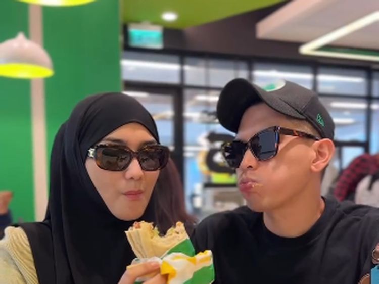 Pose Keren Rezky Aditya Saat Kulineran Bareng Citra Kirana
