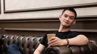 Rezky Aditya, aktor yang tengah mencuri perhatian karena menghadiri gelar perkara terkait dugaan penelantaran anak. Ia ditemani oleh sang istri, Citra Kirana. Foto: Instagram @thereal_rezkyaditya