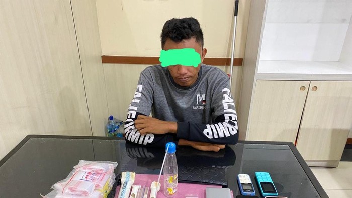 RU (22) nekat jualan sabu demi nikahi kekasih yang tengah hamil.