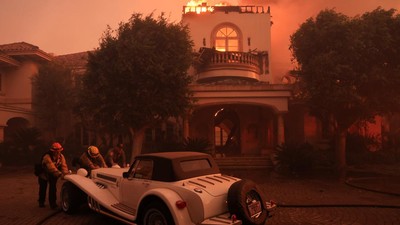 Rumah-rumah Mewah di California Dilalap Api Kebakaran Hutan