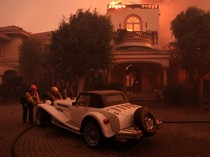 Rumah-rumah Mewah di California Dilalap Api Kebakaran Hutan