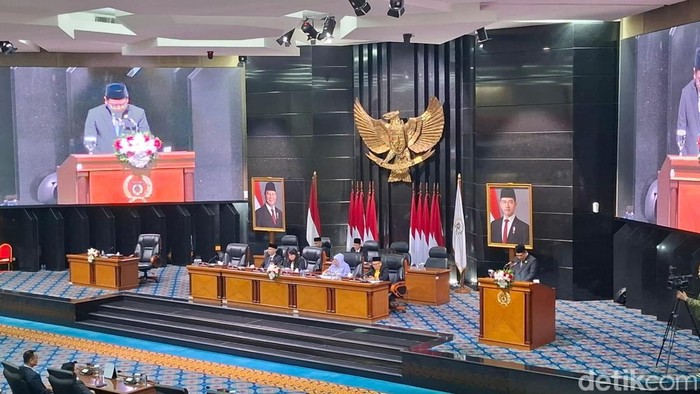 Sekda DKI Jakarta Joko Agus Setyono mewakili Pj Gubernur Jakarta dalam Rapat paripurna DPRD DKI Jakarta (Belia/detikcom)