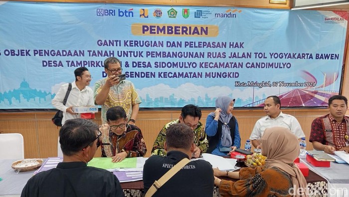 Suasana pembayaran uang ganti rugi (UGR) di kantor BPN Kabupaten Magelang, Kamis (7/11/2024).