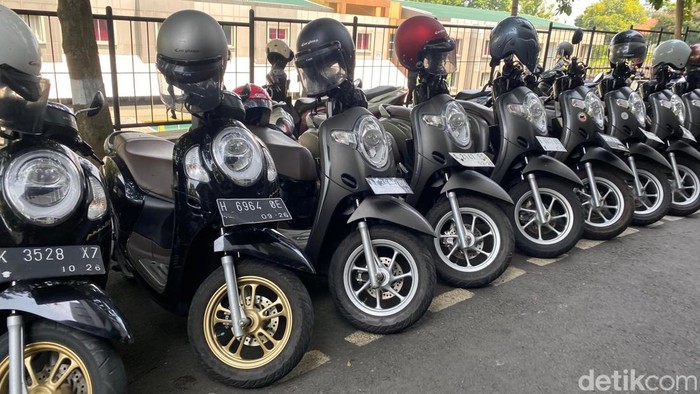 Suasana tempat parkir FK Unnes di Kelurahan Petompon, Kecamatan Gajahmungkur, Kota Semarang, Kamis (7/11/2024).