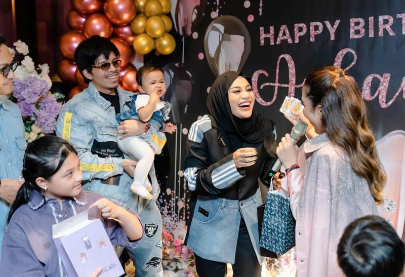 Adu gaya Thariq-Aaliyah dan Atta-Aurel di ultah Ashanty