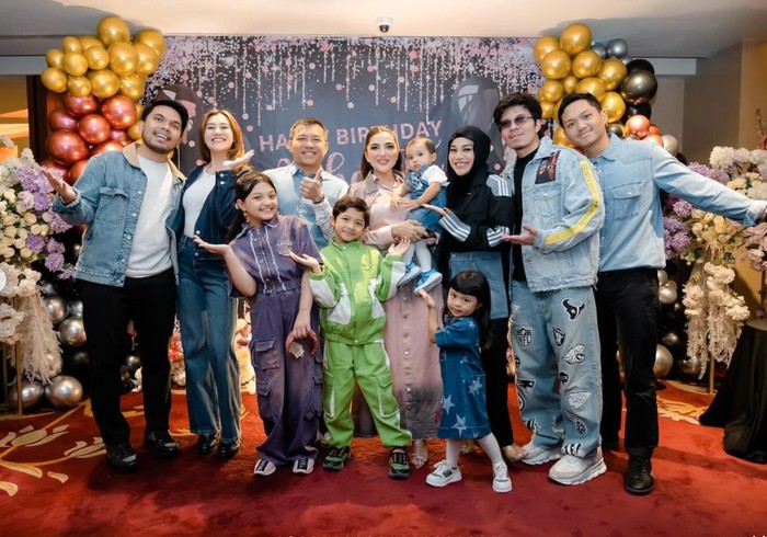 Adu gaya Thariq-Aaliyah dan Atta-Aurel di ultah Ashanty